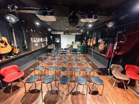 ホール前方からの会場レイアウト